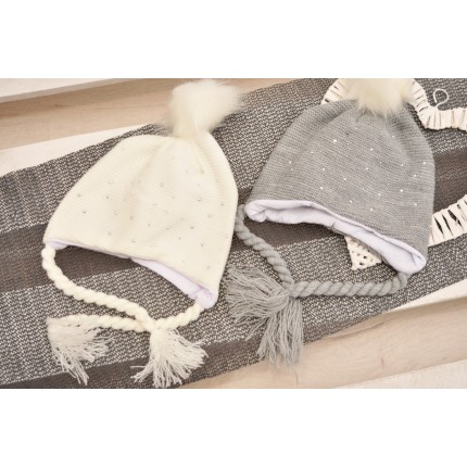 Biała czapka na zimę czapeczka 