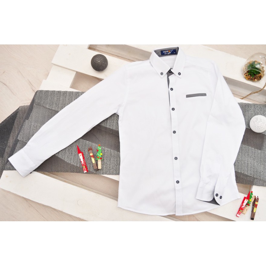 Biała koszula chłopięca czarne dodatki długi rękaw elegancka