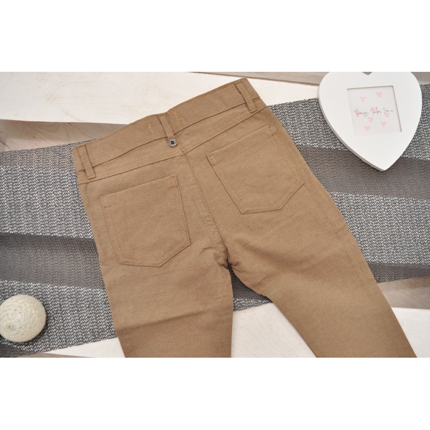 KOMPLET DLA CHŁOPCA  biała koszula, spodnie, muszka, szelki WIZYTOWY wzór: śnieżki, brąz ciemny