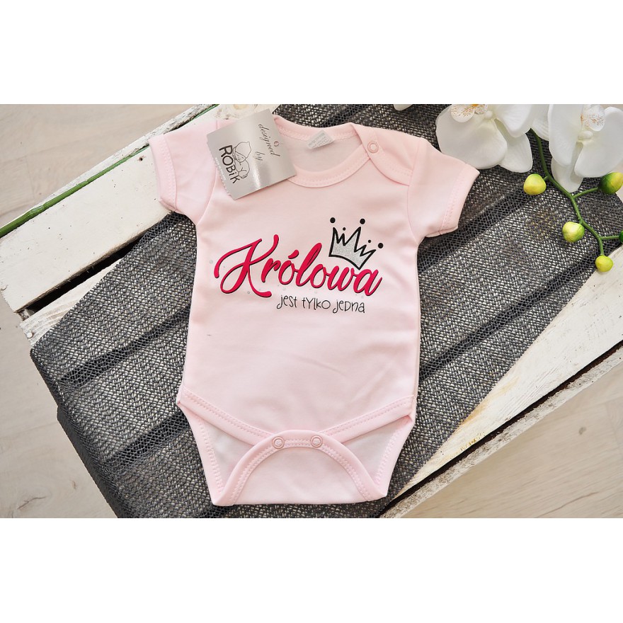 Różowe BODY KRÓLOWA JEST TYLKO JEDNA krótki rękaw LATO wzór 620kr
