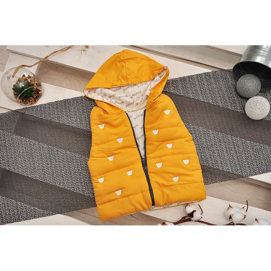 Musztardowy bezrękawnik MIŚ z bluzką i spodniami