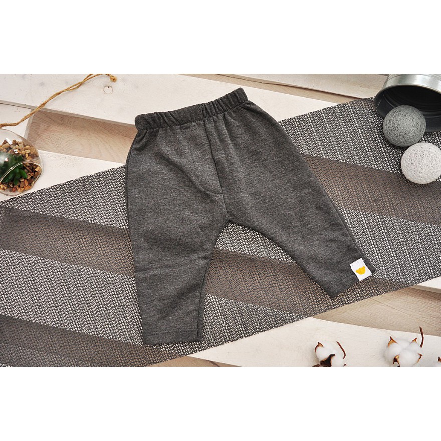 Musztardowy bezrękawnik MIŚ z bluzką i spodniami