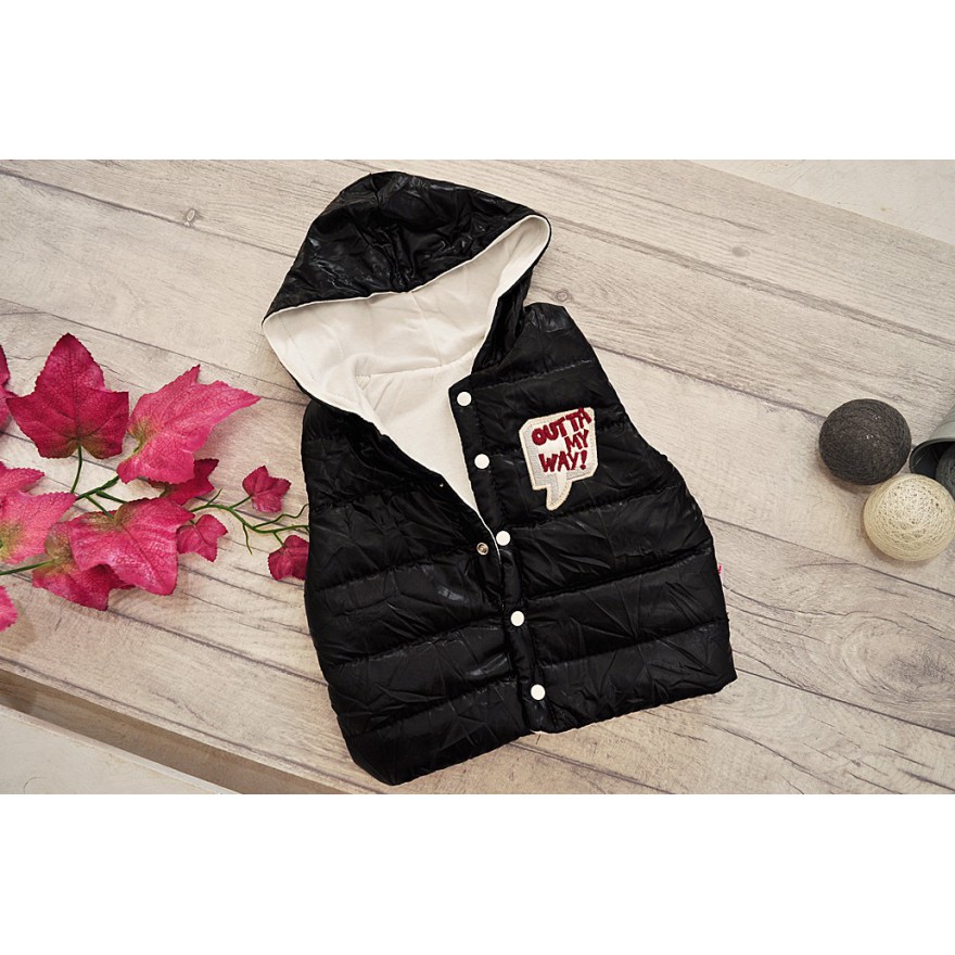 Czarny bezrękawnik z bluzą i spodniami