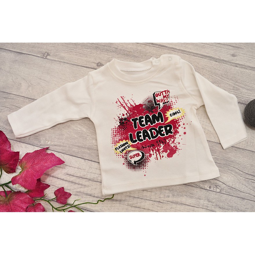 Czarny bezrękawnik z bluzą i spodniami