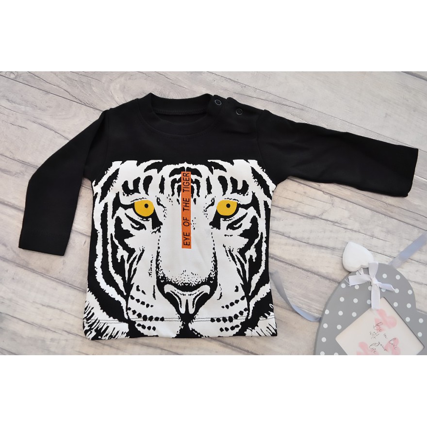 Ciemno niebieski bezrękawnik z bluzką TYGRYS i czarnymi spodniami