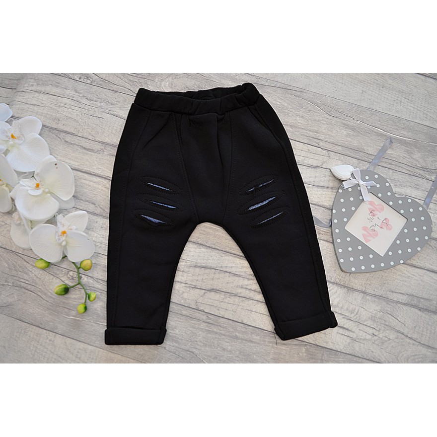 Ciemno niebieski bezrękawnik z bluzką TYGRYS i czarnymi spodniami