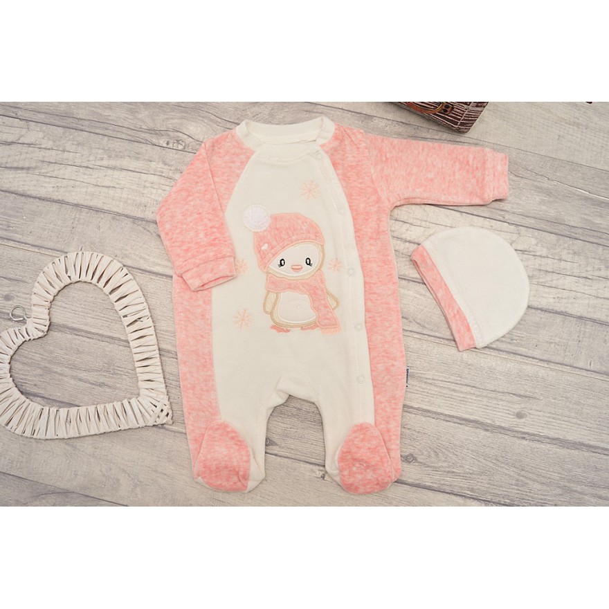 Różowo-ecru PAJACYK WELUROWY PINGWINEK + czapka smerfetka, komplet 2cz.