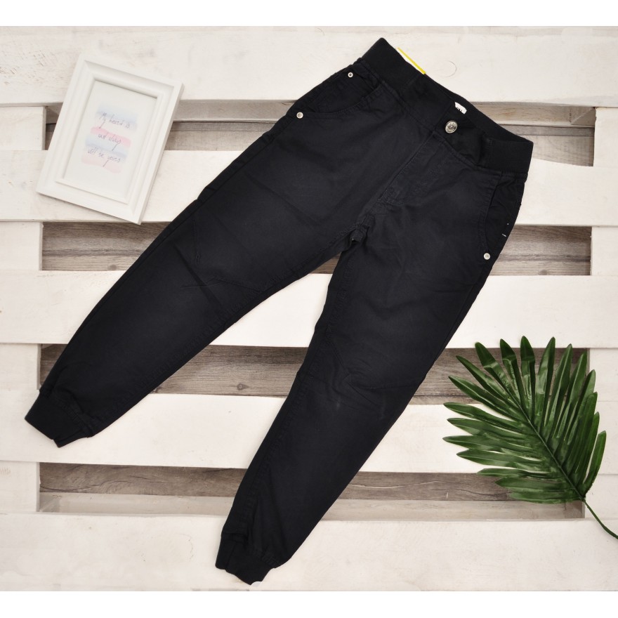 Czarne spodnie chłopięce ze ściągaczem joggery wiosna jesień