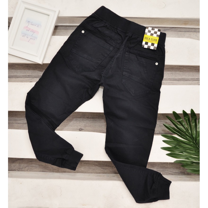 Czarne spodnie chłopięce ze ściągaczem joggery wiosna jesień