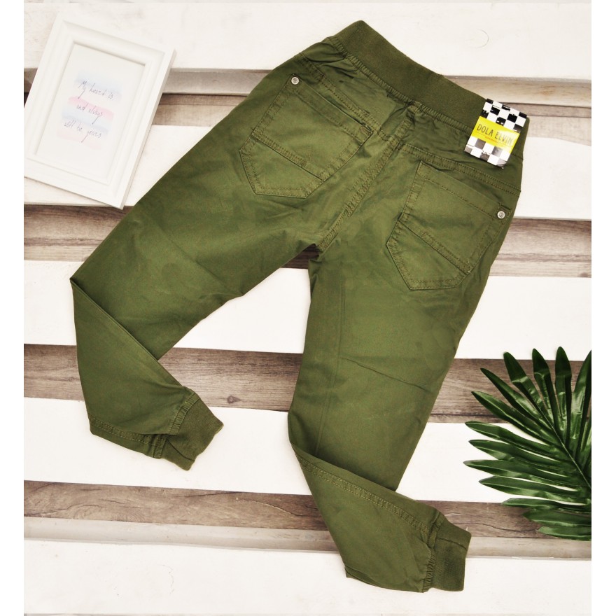 Zielone spodnie chłopięce ze ściągaczem joggery wiosna jesień