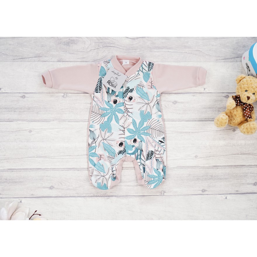 Pajac pajacyk bawełniany pudrowy róż w misie koala liście wzór 377r