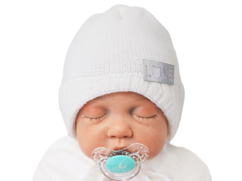 Biała czapka zimowa niemowlęca