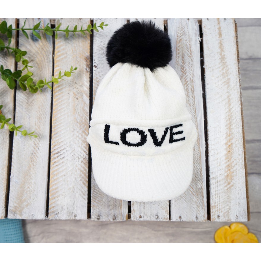 Biała CZAPKA LOVE z daszkiem i pomponem zimowa ALA