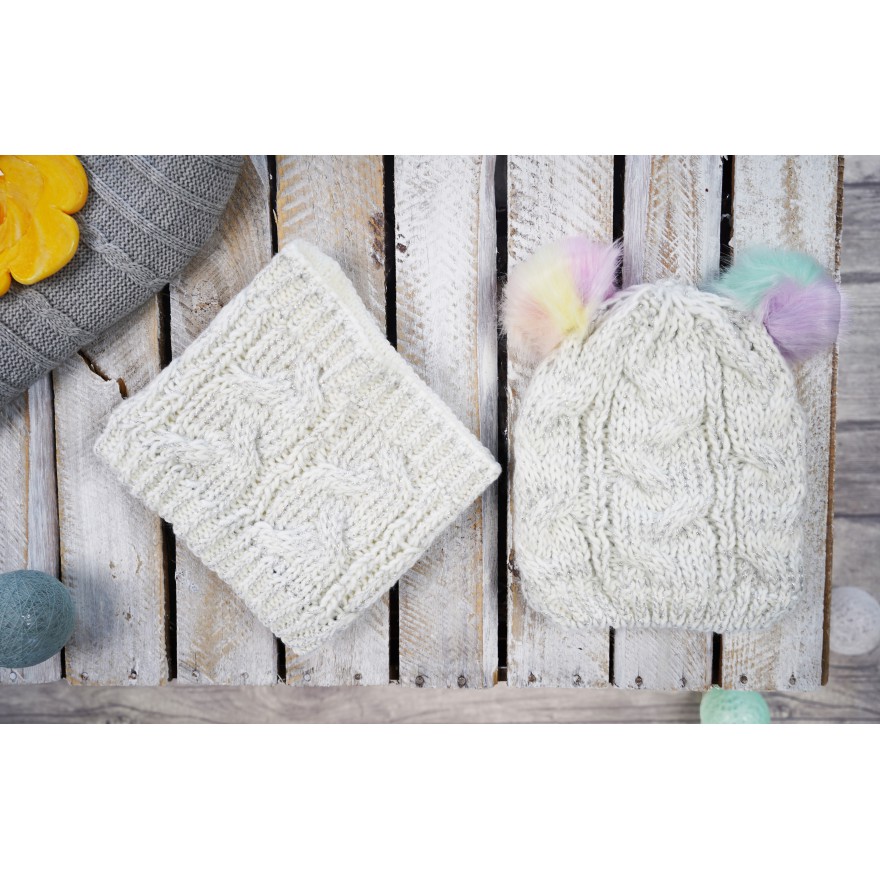 Zimowy komplet BLANKA czapka z tęczowymi pomponami + komin