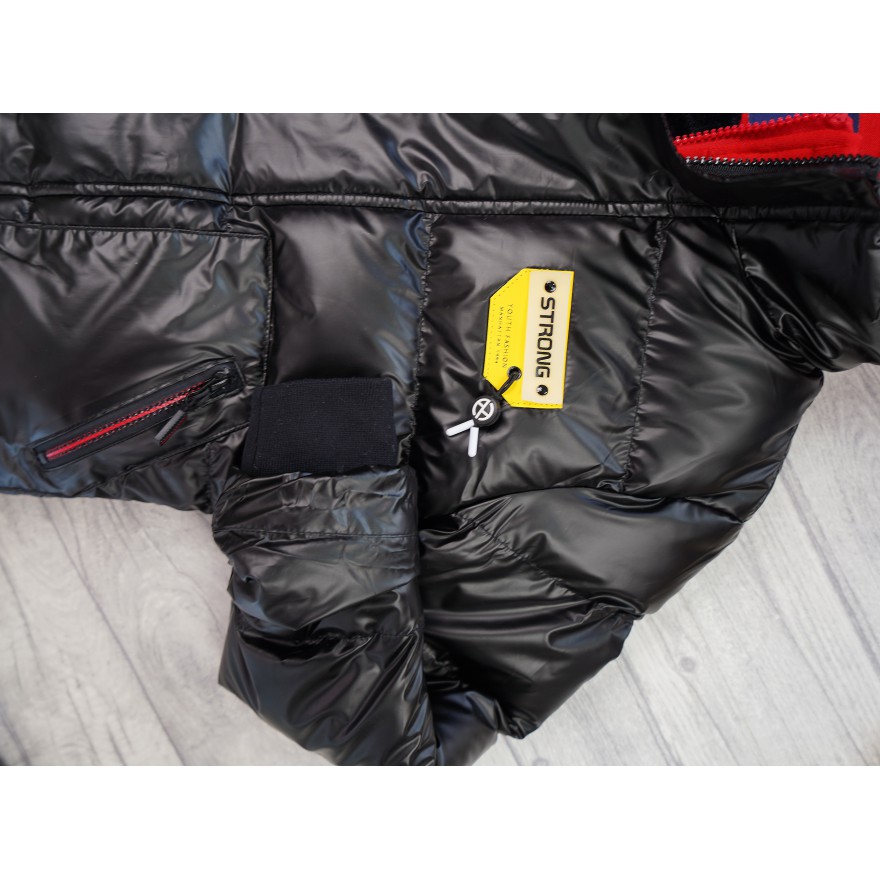 Czarna KURTKA metalik STRONG czerwony kaptur na futerku ZIMA