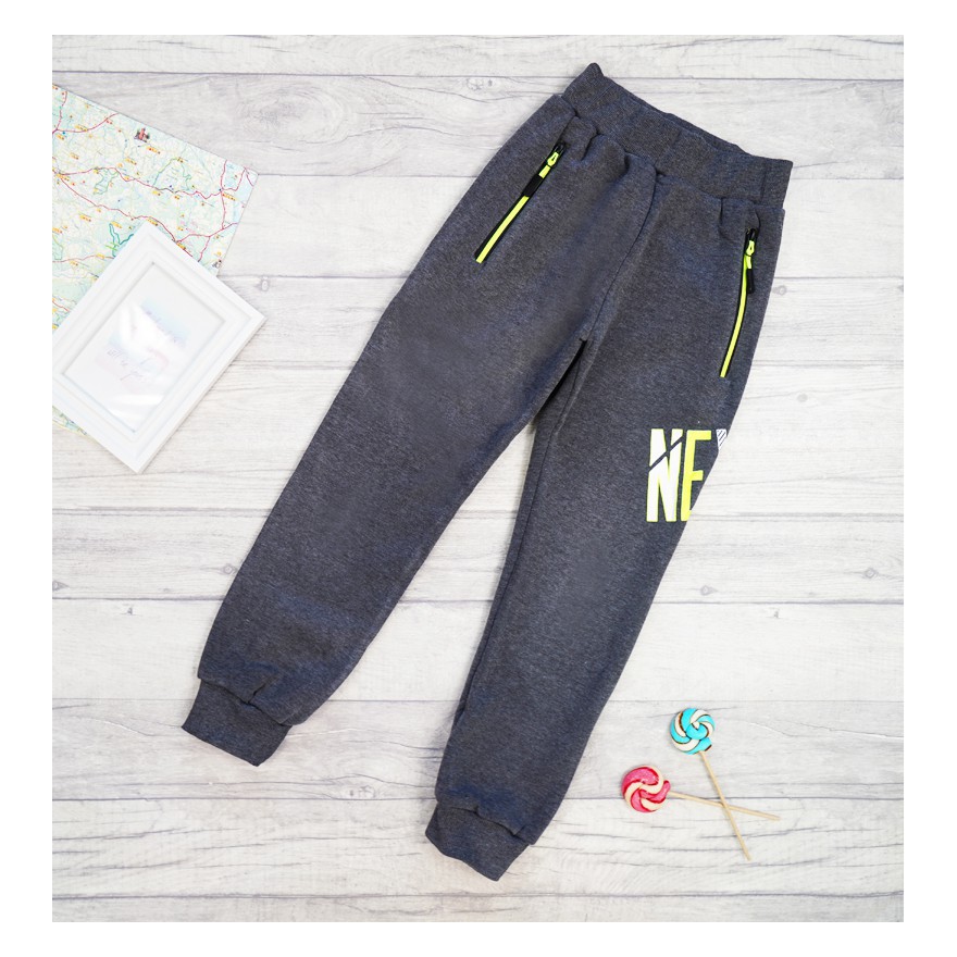 Szare SPODNIE ocieplane NEVER chłopięce spodenki dresowe