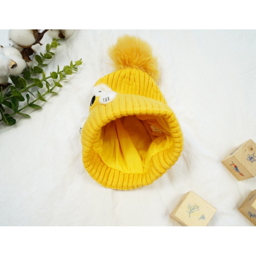 Musztardowa czapka MIŚ z pomponem