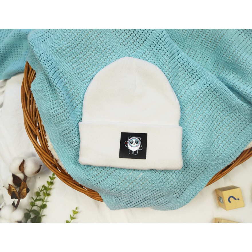 Biała CZAPKA dziecięca NEON