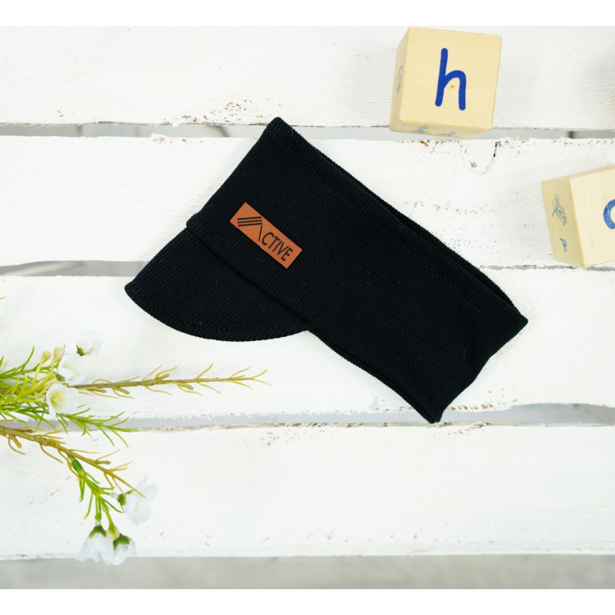 Czarna OPASKA z daszkiem dziecięca w prążki ACTIVE