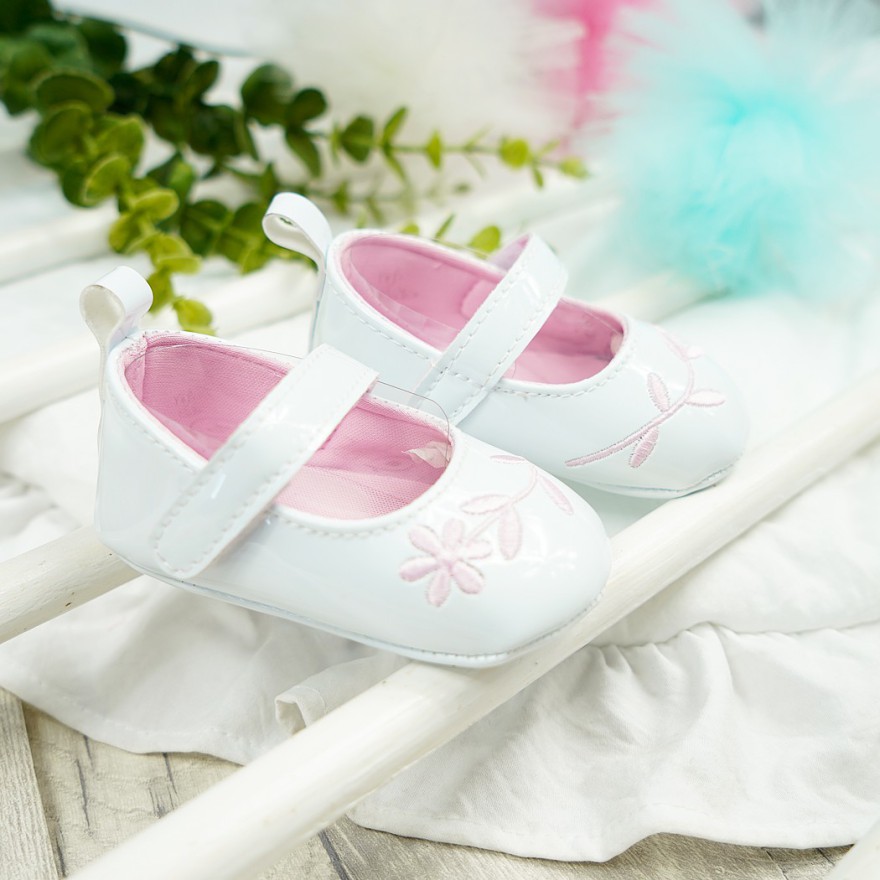 Baletki buty lakierki NIECHODKI białe z haftem BUCIKI CHRZEST
