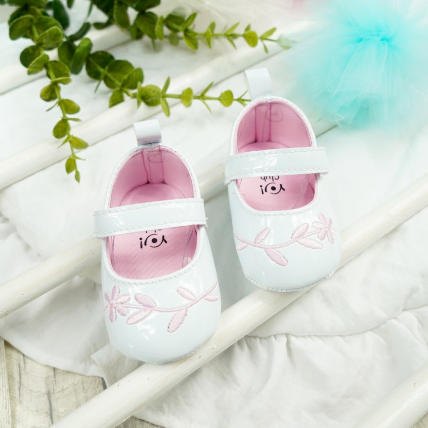 Baletki buty lakierki NIECHODKI białe z haftem BUCIKI CHRZEST