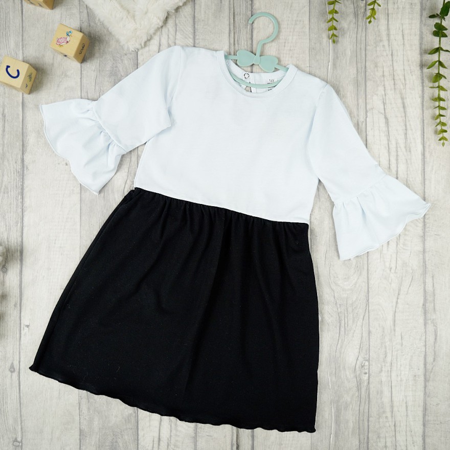 Biało- czarna SUKIENKA IGA z falbanką przy rękawach szkoła