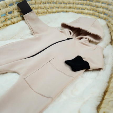 Beżowy KOMBINEZON niemowlęcy dresowy pajac z kieszonką wiosna lato