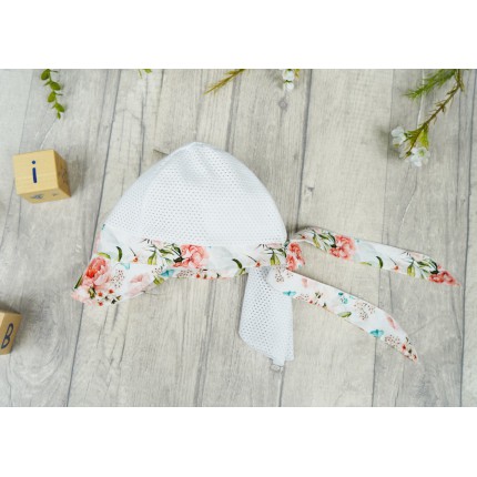 CZAPKA wiązana biała KWIATY z daszkiem na kark przeciw poceniu głowy