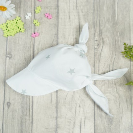 Biała czapka CHUSTA w gwiazdki z daszkiem wiązana LATO