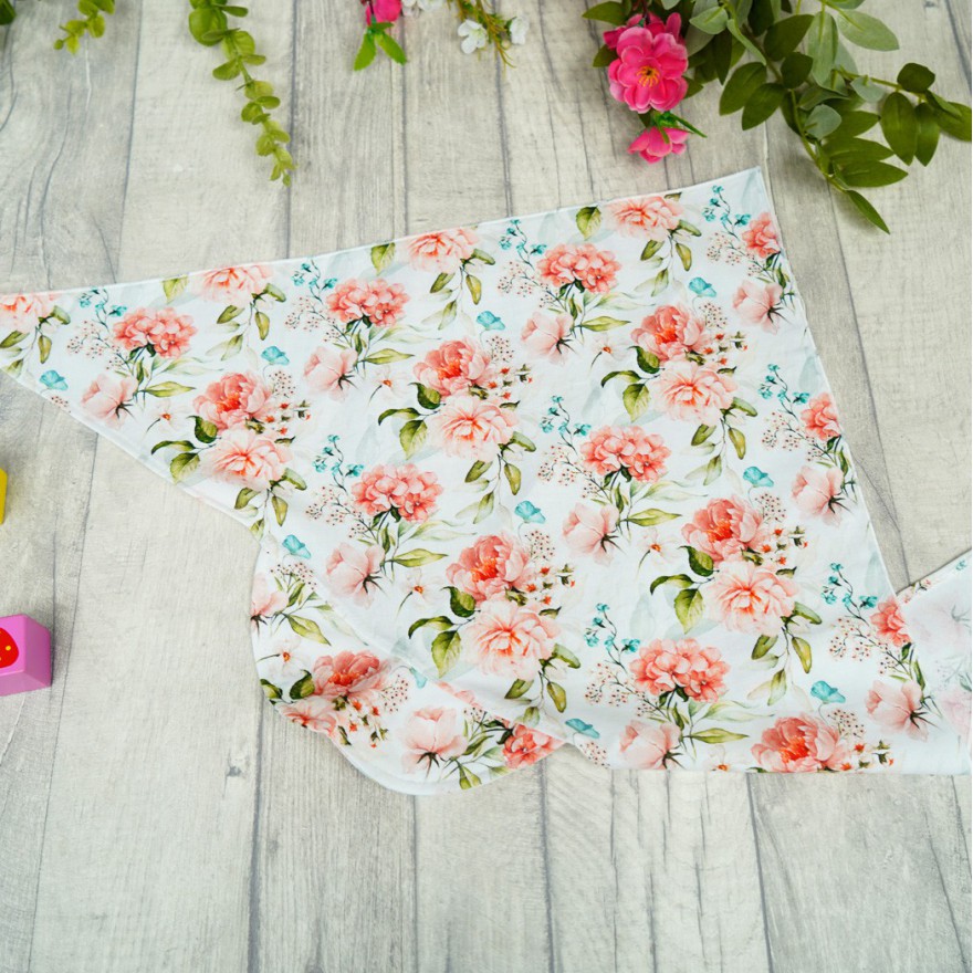 Biała czapka CHUSTA w kwiaty z daszkiem wiązana LATO 422