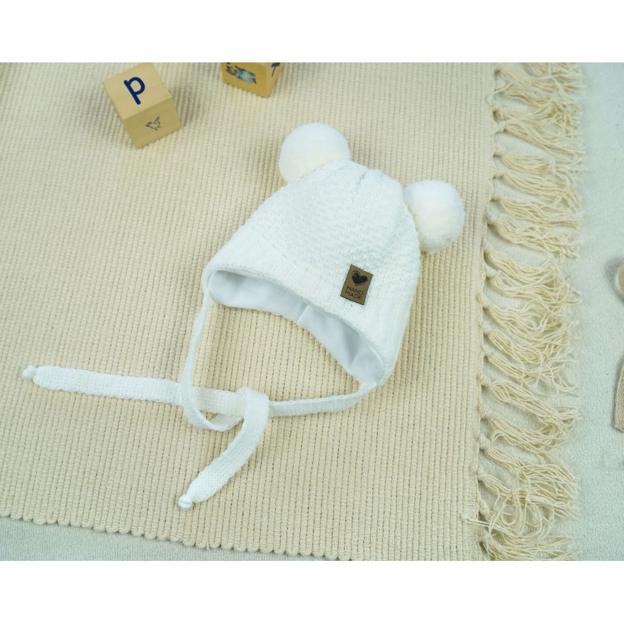 Biała CZAPKA wiązana 2 pompony HAND MADE zimowa