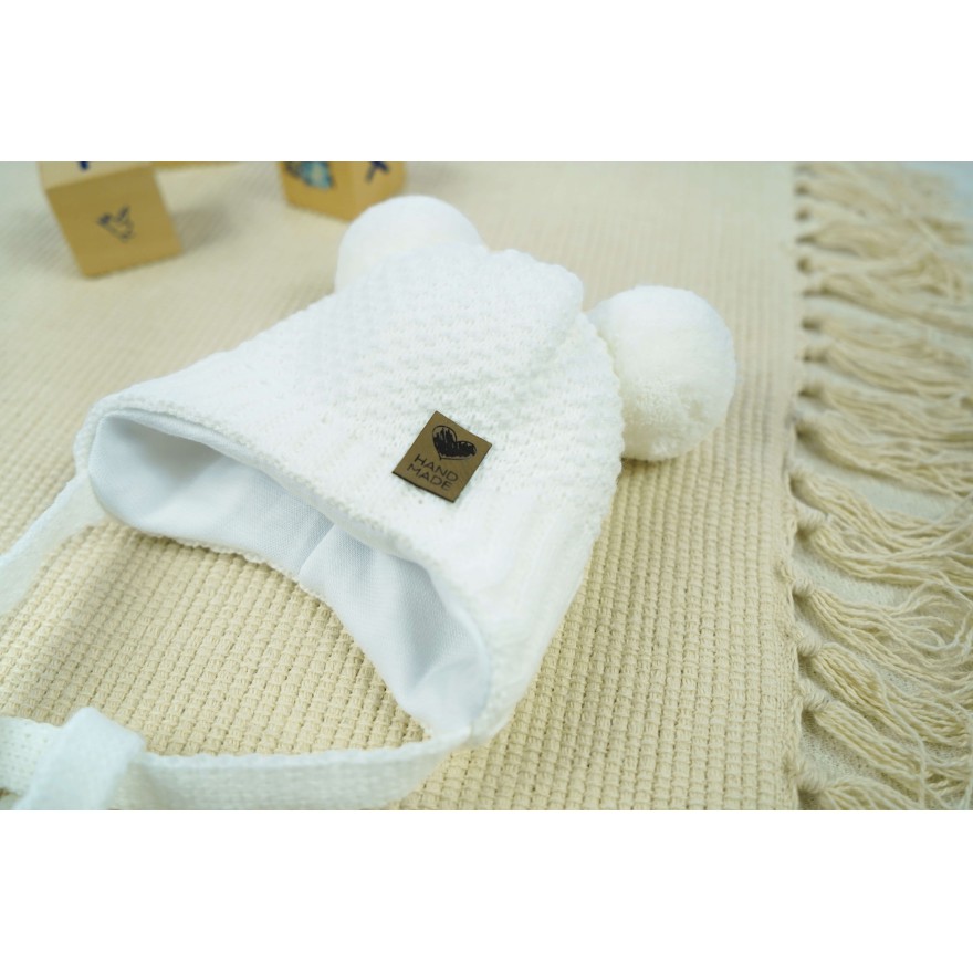 Biała CZAPKA wiązana 2 pompony HAND MADE zimowa