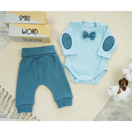 Błękitno- jeansowy KOMPLET ELEGANCKI prążek body z muchą + spodnie CHRZEST święta