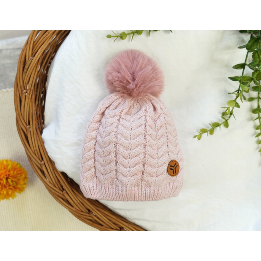 Różowa CZAPKA dziewczęca w warkocze z pomponem