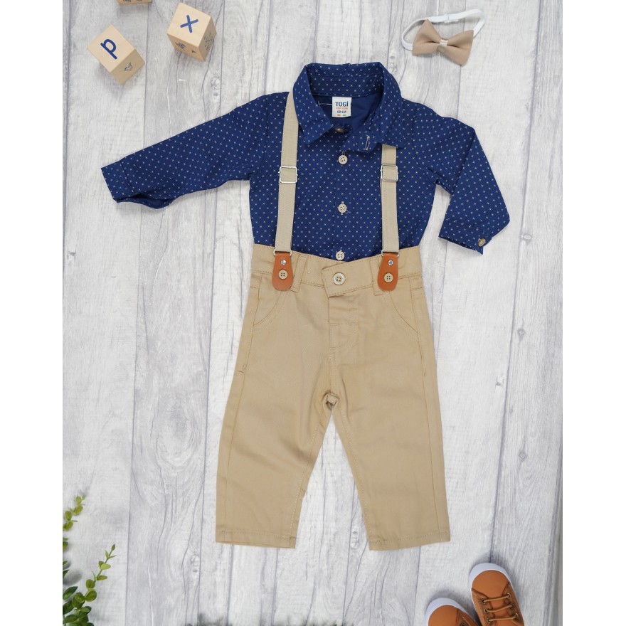 KOMPLET DLA CHŁOPCA body- koszula granat w kwadraciki, beżowe spodnie, muszka, szelki święta