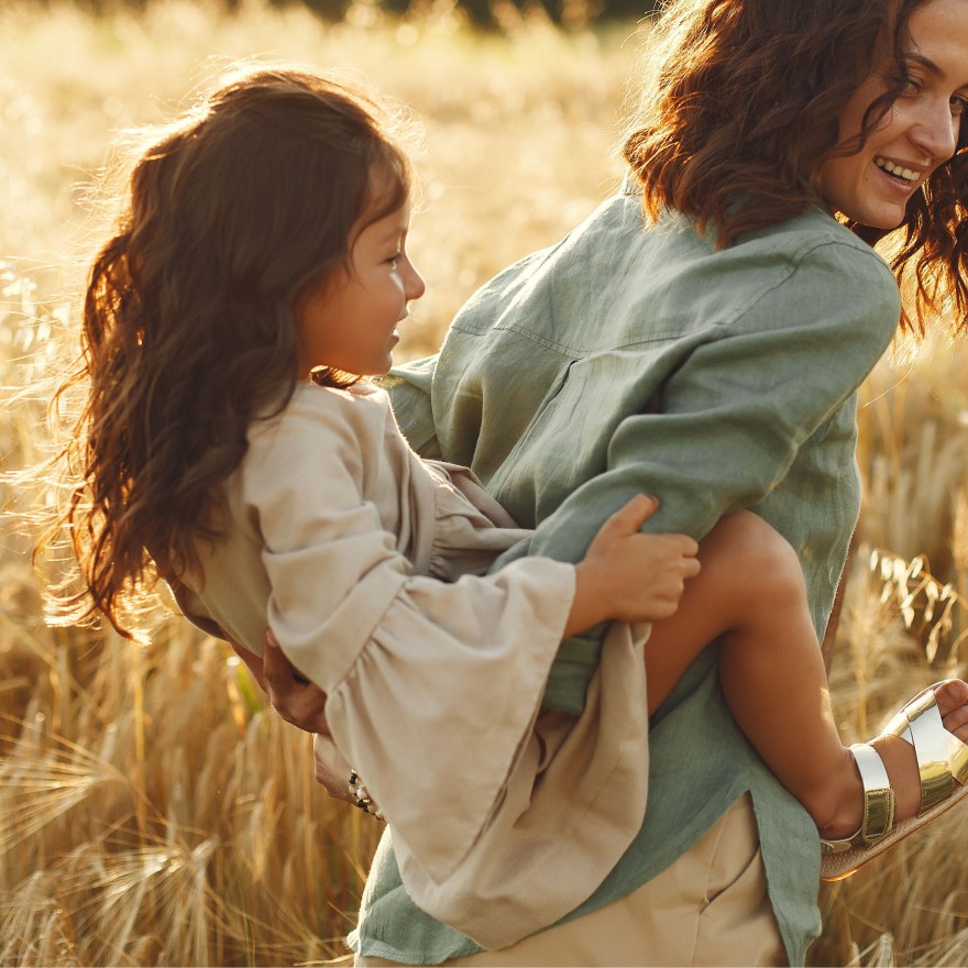 Ciemna beżowa SUKIENKA IGA z falbanką przy rękawach wesele święta