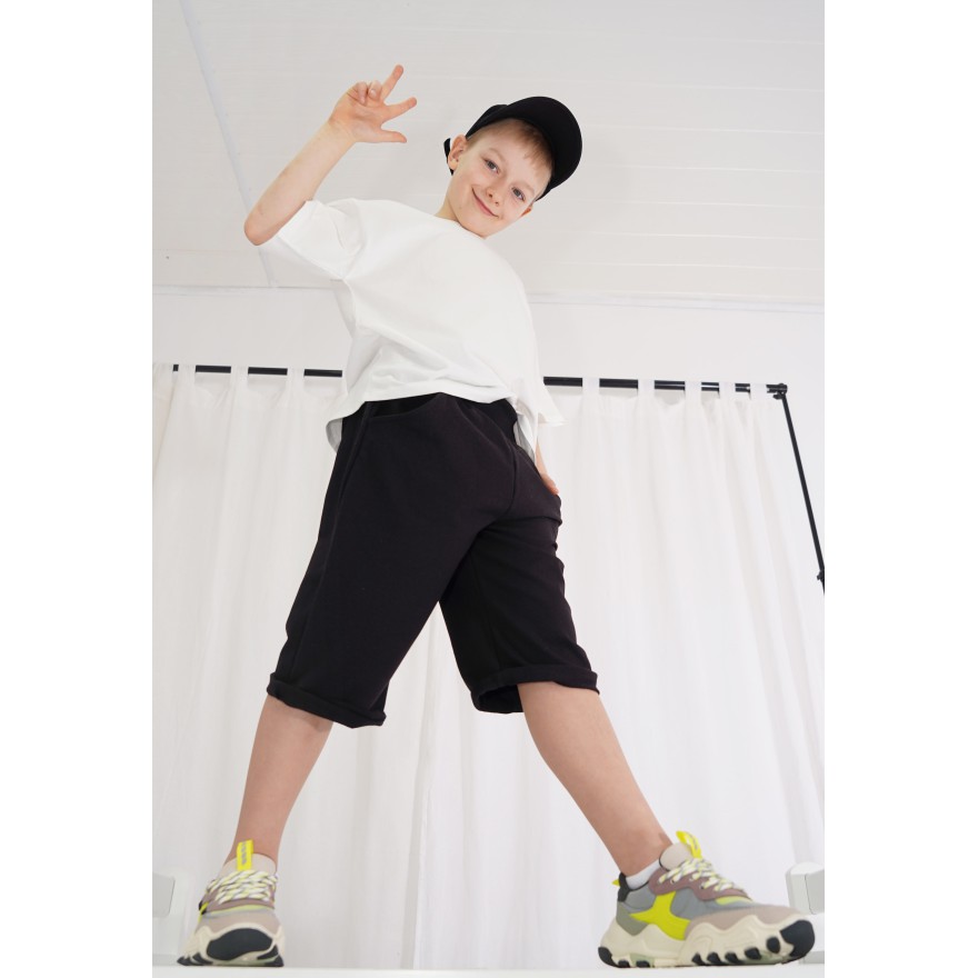 Czarne krótkie spodenki 3/4 spodnie dresowe za kolano z wyciąganą gumką bezuciskowe