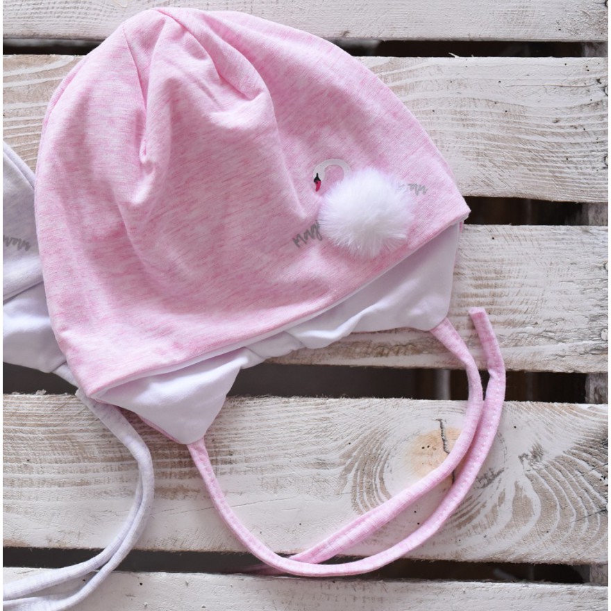 Czapka dziewczęca z łabędziem różowa