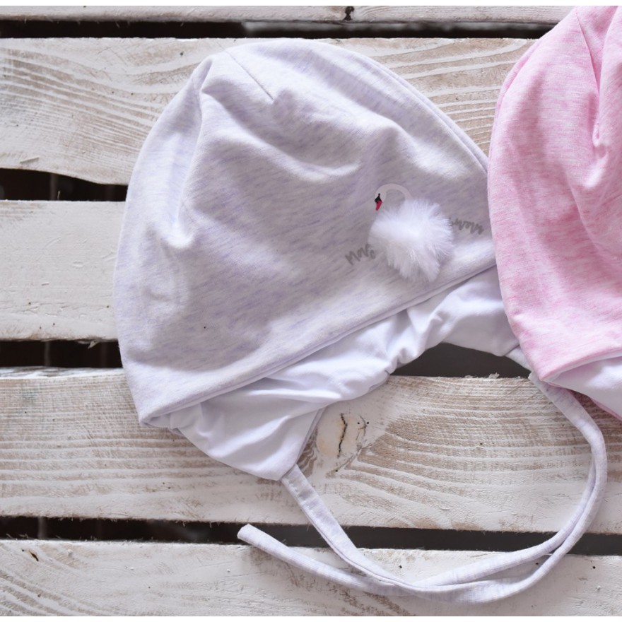 Czapka dziewczęca z łabędziem lila wyprzedaż