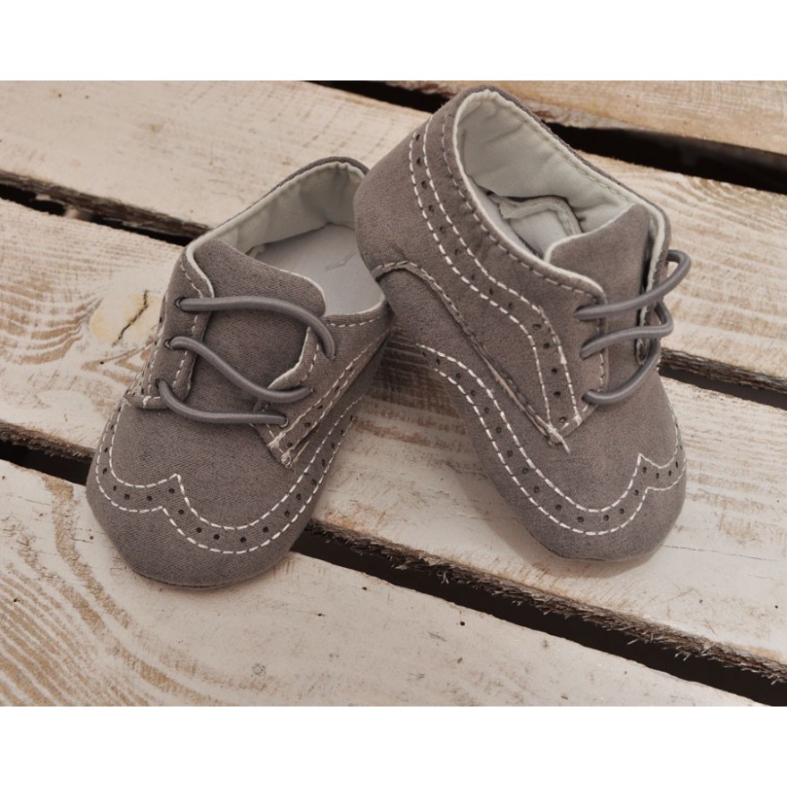 Szare buciki do chrztu dla chłopca
