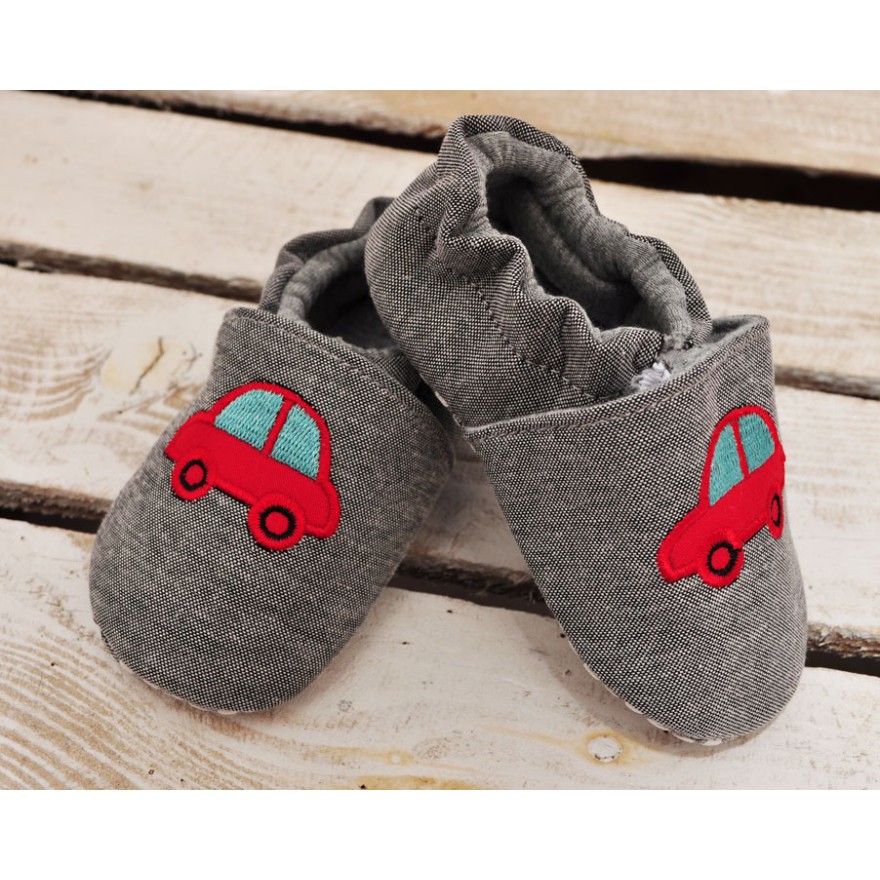 Antypoślizgowe kapcie niemowlęce szare z autkiem