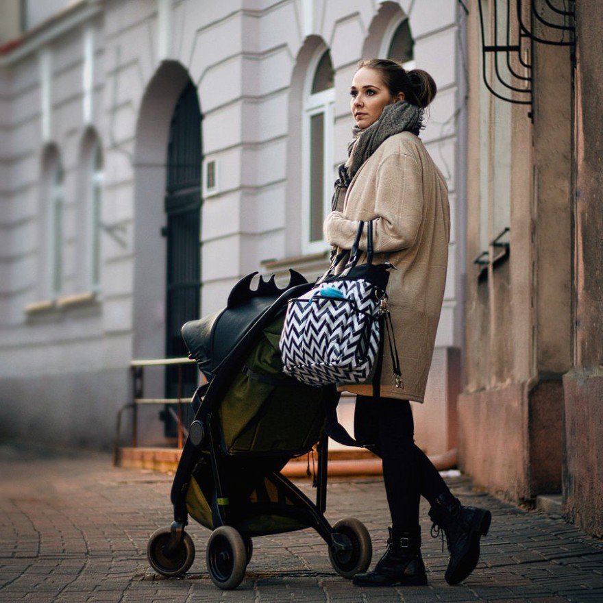 Torba dla Mamy + mata czarno biała do wózka AKUKU