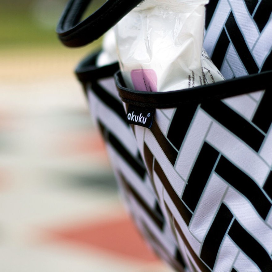 Torba dla Mamy + mata czarno biała do wózka AKUKU