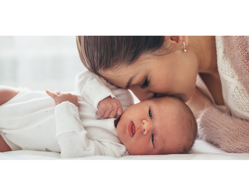 Jak ubrać noworodka na wyjście ze szpitala w sierpniu? 5 zasad, o których trzeba pamiętać